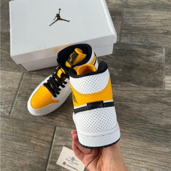 Brand New Air Jordan 1 Mid “Laser Orange “ Women’s Sneakers BQ6472107 - Picture 12 of 13